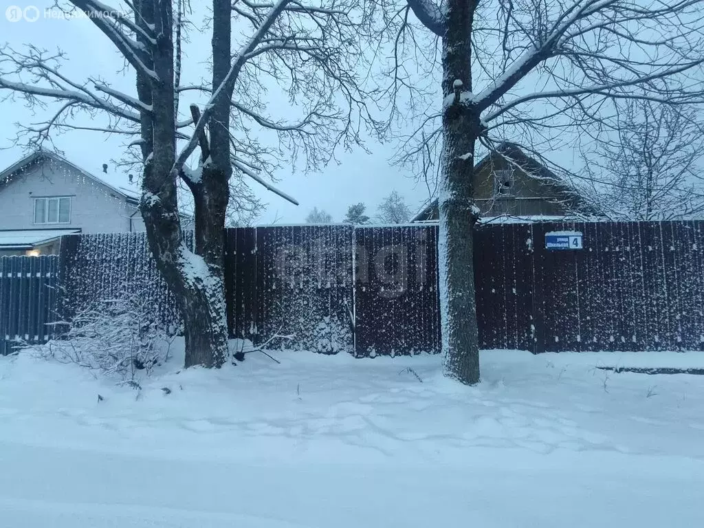 Участок в городской посёлок Рахья, Школьная улица (782 м) - Фото 1