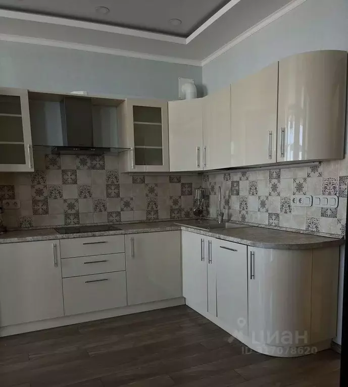 2-к кв. Астраханская область, Астрахань Донбасская ул., 3 (70.0 м) - Фото 1