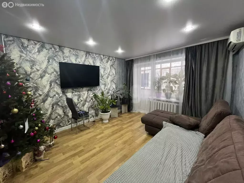 3-комнатная квартира: Энгельс, улица Колотилова, 42 (62 м) - Фото 1