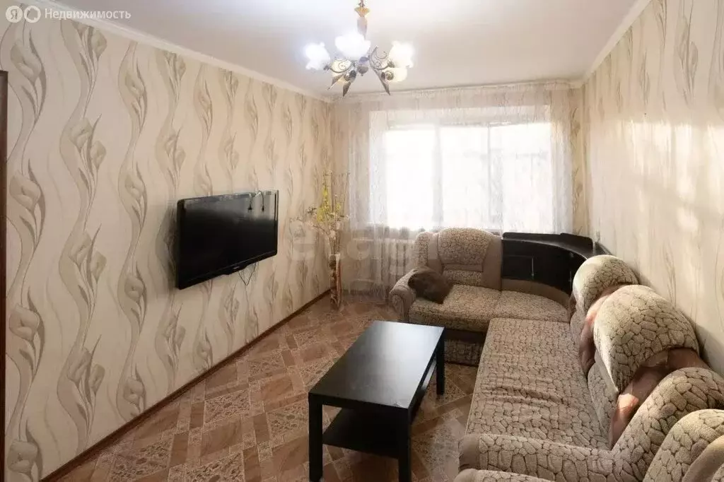 2-комнатная квартира: Альметьевск, улица Ризы Фахретдина, 36 (39 м) - Фото 1