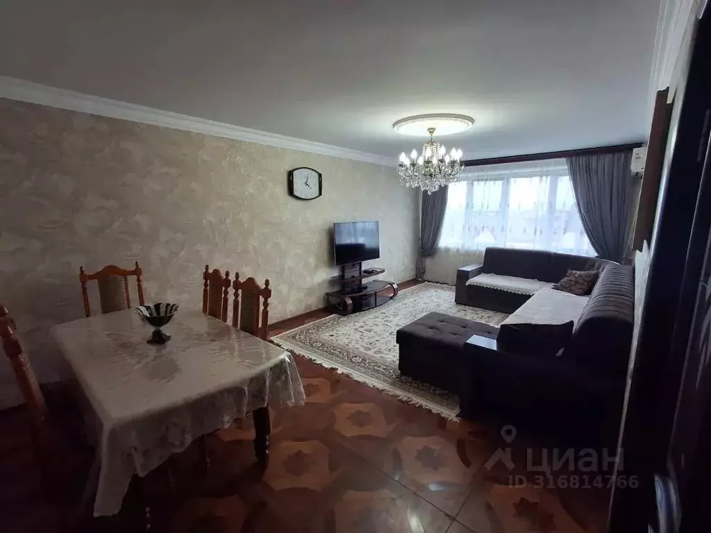 3-к кв. Дагестан, Каспийск ул. Амет-хан Султана, 7 (75.0 м) - Фото 1