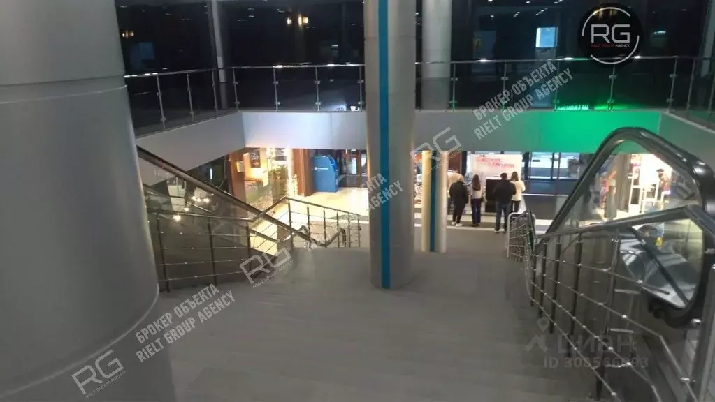 Торговая площадь в Санкт-Петербург пл. Конституции, 7 (78 м) - Фото 1