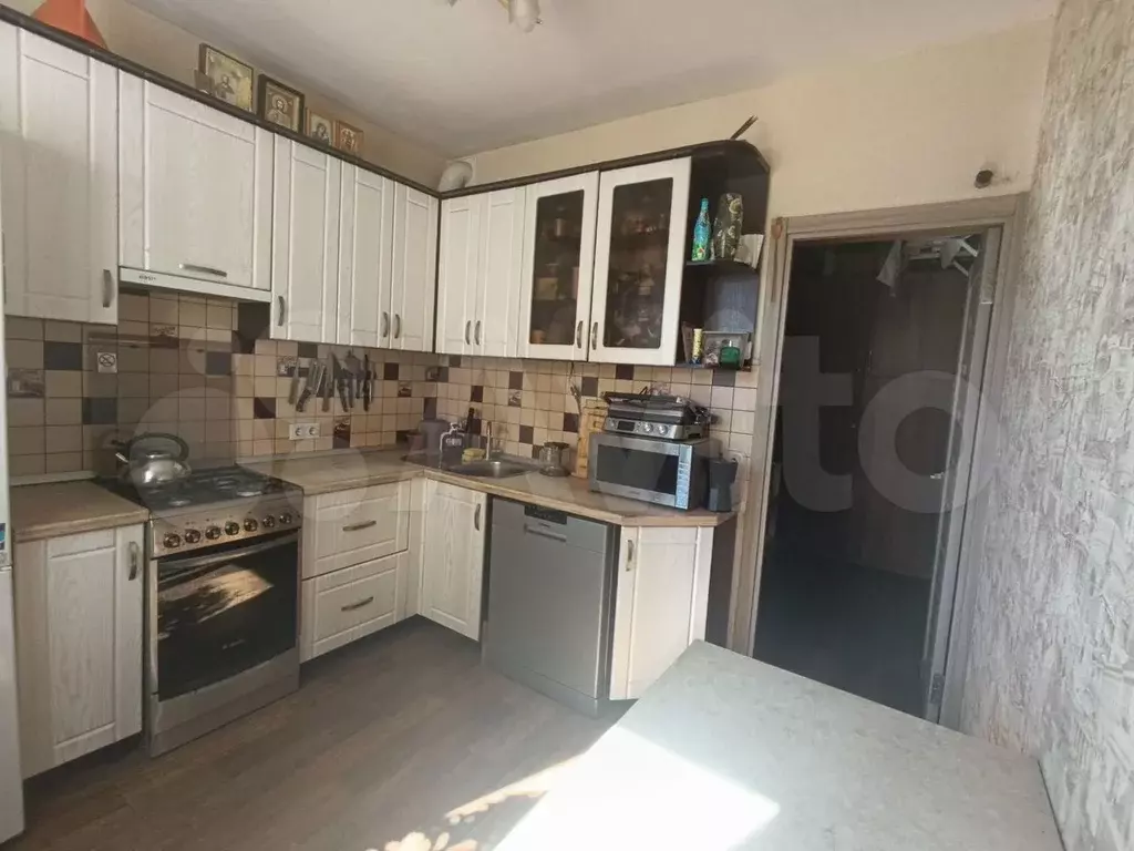 3-к. квартира, 70 м, 4/10 эт. - Фото 0