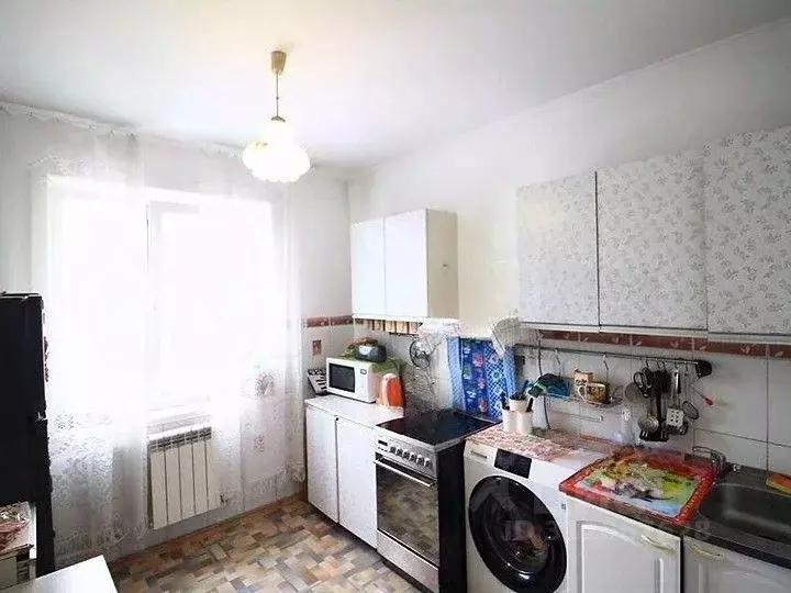 3-к кв. Кемеровская область, Междуреченск Брянская ул., 7 (65.7 м) - Фото 0