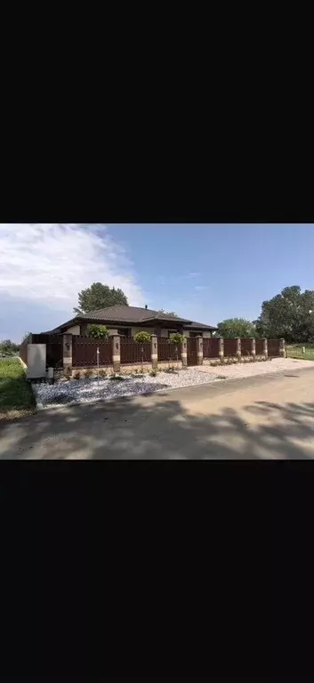 Дом в Адыгея, Тахтамукайский район, Энемское городское поселение, пос. ... - Фото 1