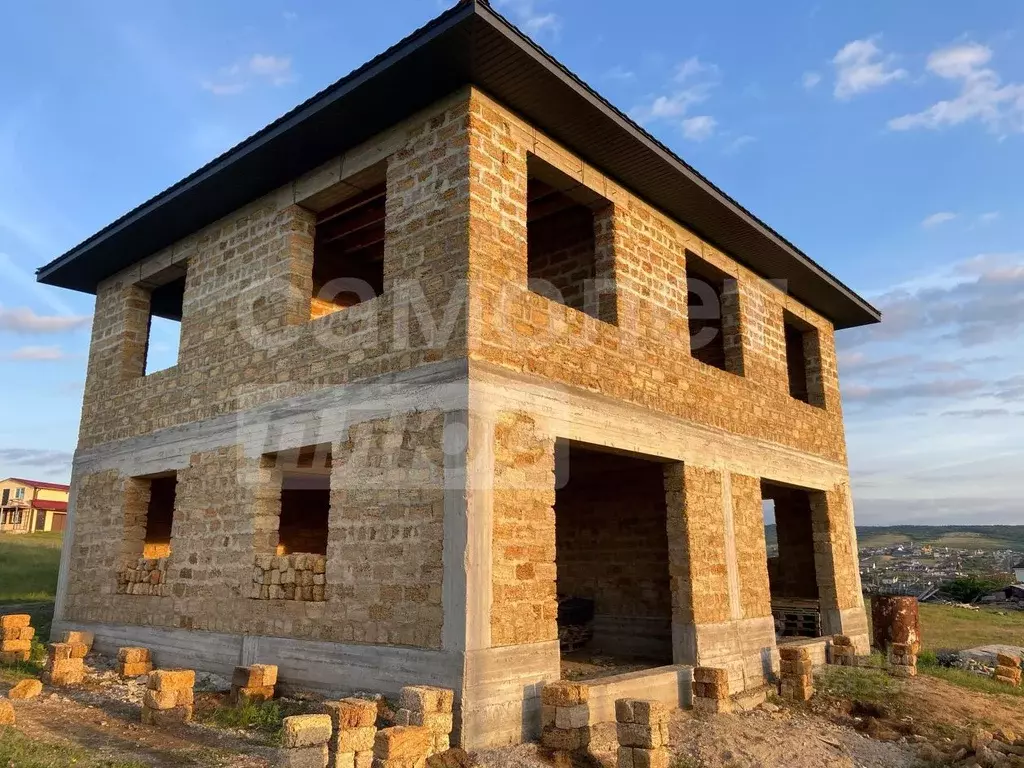 Дом в Крым, Симферопольский район, Добровское с/пос, с. Пионерское ул. ... - Фото 1