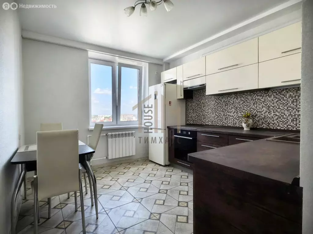 3-комнатная квартира: Омск, 21-я Амурская улица, 25к1 (74 м) - Фото 0