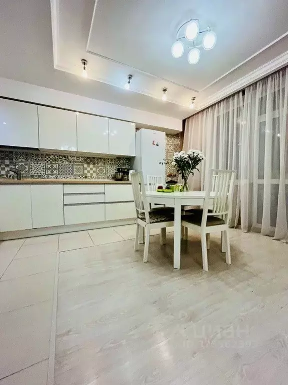 3-к кв. Свердловская область, Екатеринбург ул. Цветаевой, 4 (88.0 м) - Фото 1