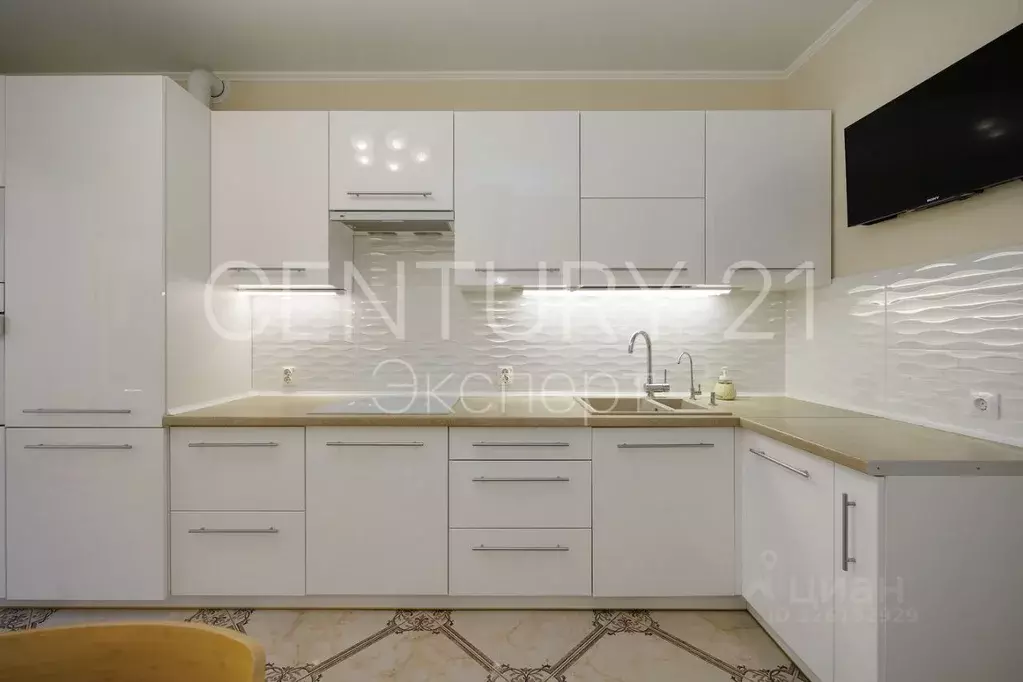 2-к кв. Калининградская область, Калининград Осенняя ул., 4 (69.7 м) - Фото 2