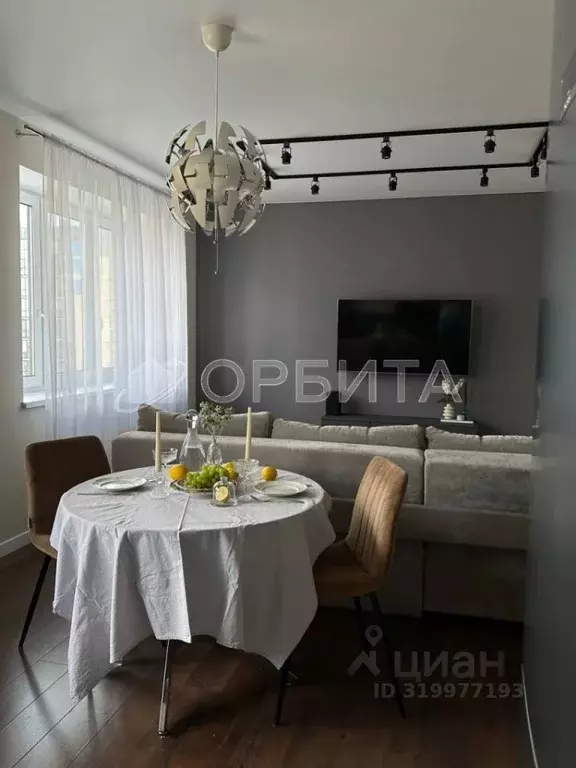 2-к кв. Тюменская область, Тюмень ул. Мельникайте, 32к1 (80.7 м) - Фото 0