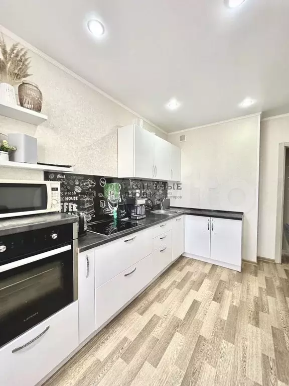2-к. квартира, 58 м, 4/10 эт. - Фото 0