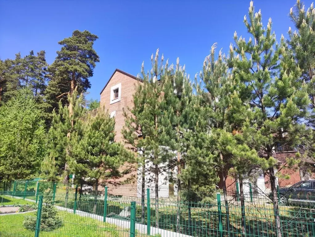 Таунхаус в Свердловская область, Екатеринбург Карасьеозерский-2 мкр, ... - Фото 2