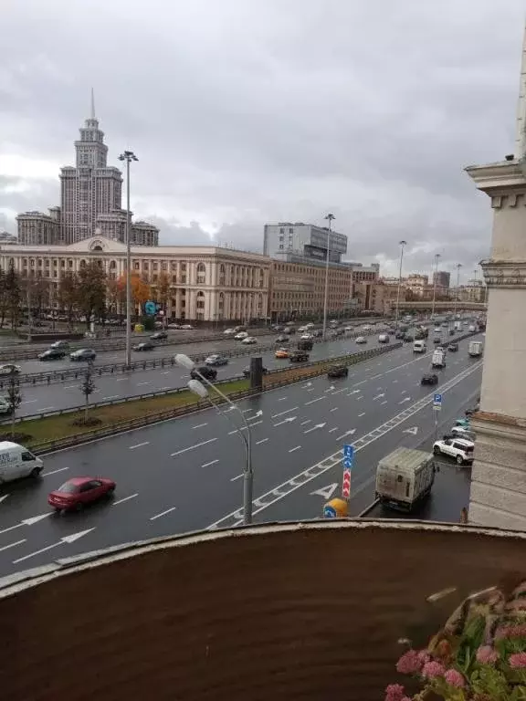 Продается 4-комнатная квартира - Фото 1