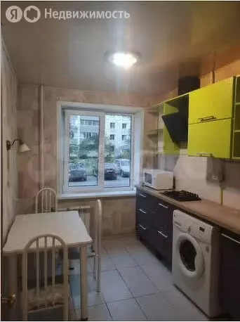 3-комнатная квартира: Пермь, улица Связистов, 11 (63 м) - Фото 0