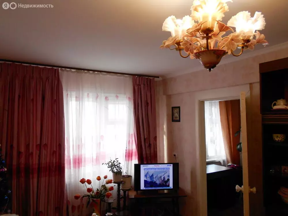 3-комнатная квартира: Омск, Индустриальная улица, 6 (55 м) - Фото 1