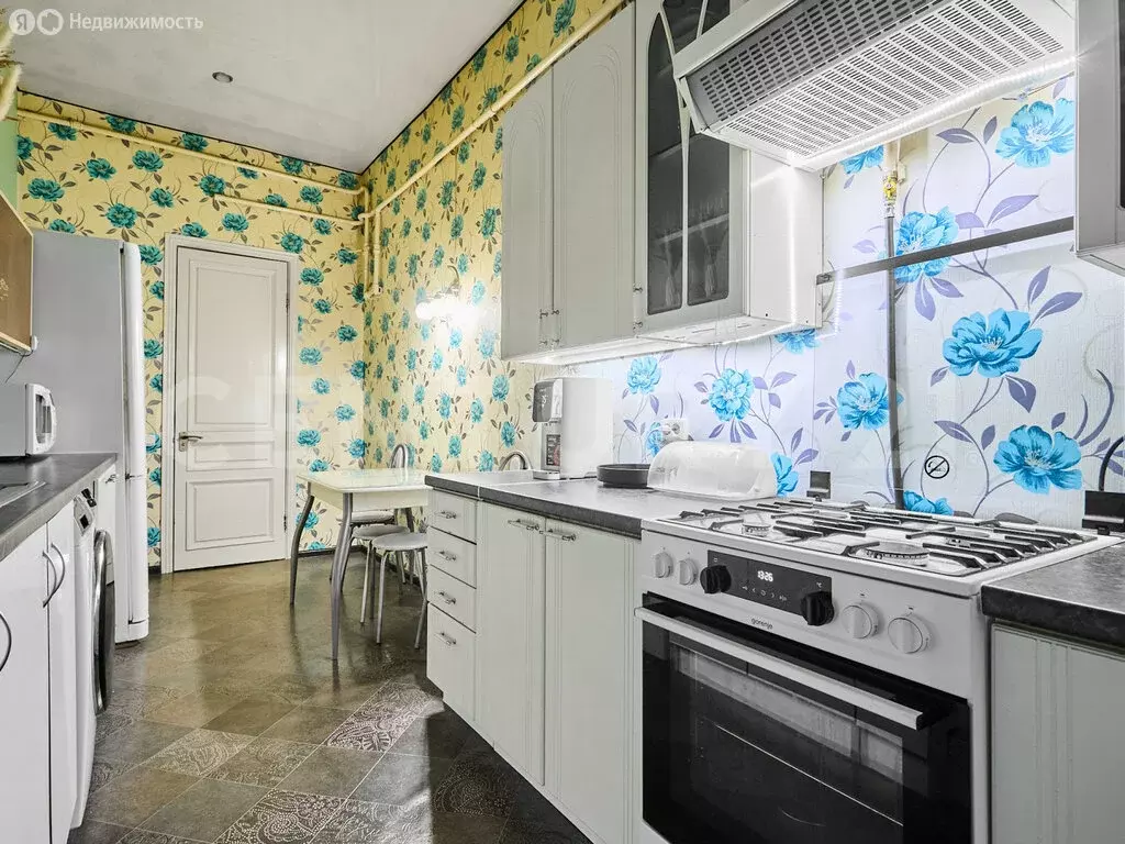 3-комнатная квартира: Санкт-Петербург, 10-я линия Васильевского ... - Фото 1