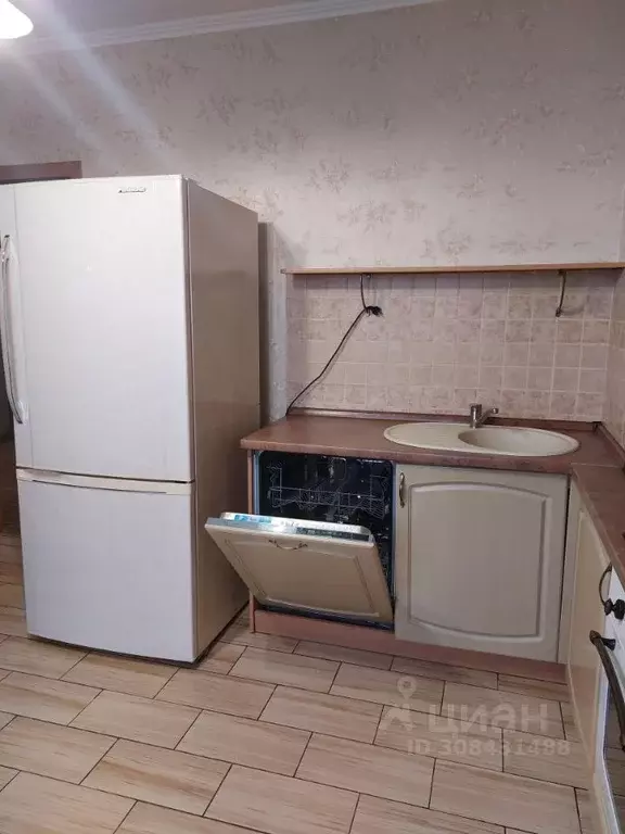 2-к кв. Красноярский край, Красноярск Взлетка мкр, ул. Батурина, 36 ... - Фото 0