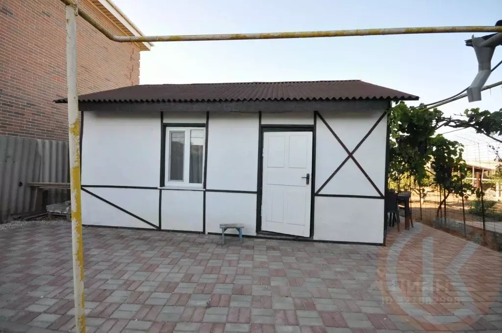 Дом в Крым, Сакский район, Ореховское с/пос, с. Михайловка ул. ... - Фото 2