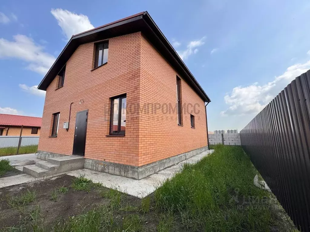 Дом в Краснодарский край, Краснодар ул. Имени В.М. Комарова (175 м) - Фото 0