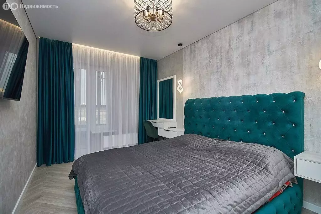 3-комнатная квартира: Тюмень, улица Разведчика Кузнецова, 7 (90 м) - Фото 1