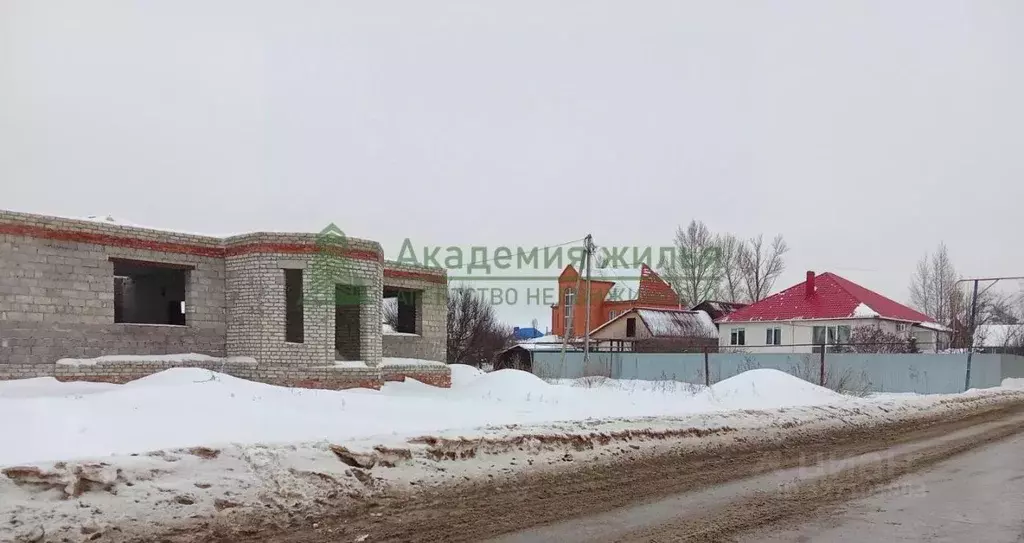 Дом в Саратовская область, Маркс ул. Калинина, 2А (300 м) - Фото 1