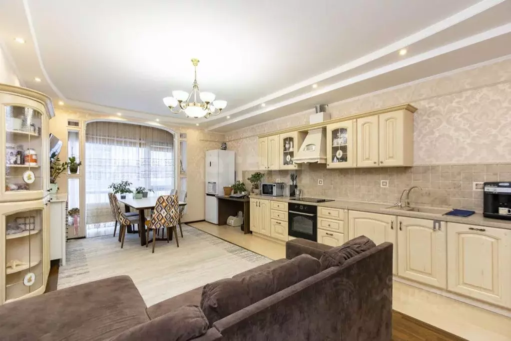 3-к кв. Тюменская область, Тюмень ул. Максима Горького, 68к1 (103.0 м) - Фото 1