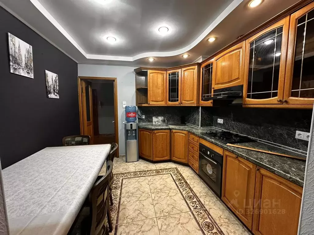 3-к кв. Краснодарский край, Новороссийск Молодежная ул., 24 (80.0 м) - Фото 1