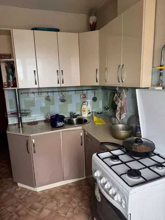 3-к кв. Омская область, Омск Заозерная ул., 9А (60.0 м) - Фото 0