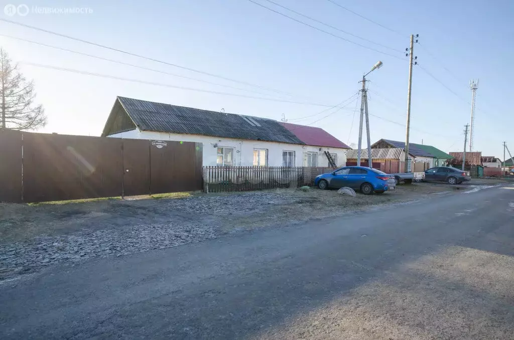 3-комнатная квартира: Заводоуковск, 1-я улица Сокольники, 1Б (80 м) - Фото 1