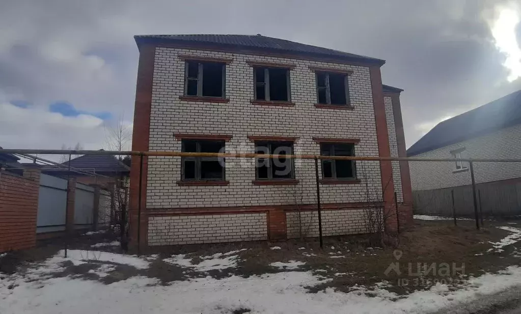 Дом в Белгородская область, Новый Оскол ул. Аноприенко, 2 (200 м) - Фото 1