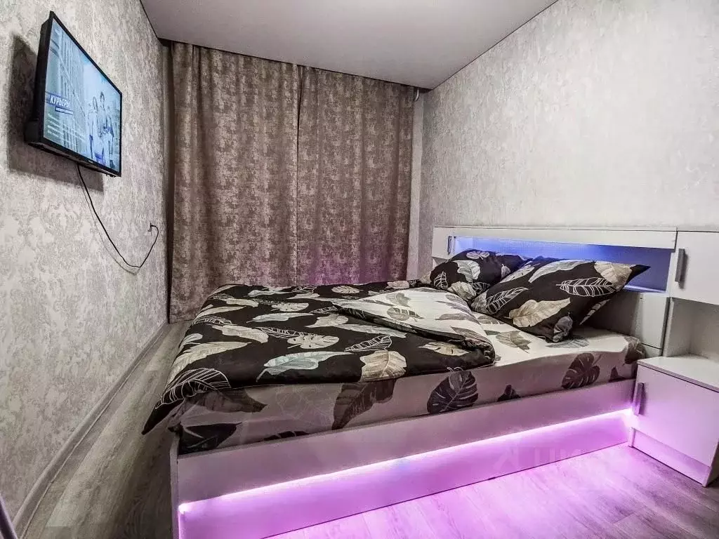 2-к кв. Челябинская область, Челябинск ул. Братьев Кашириных, 95 (56.0 ... - Фото 0
