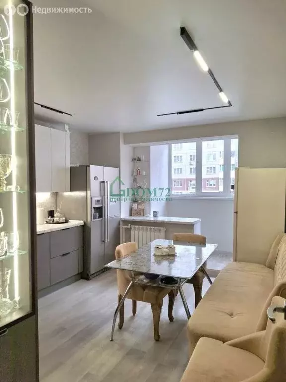 2-комнатная квартира: Тюмень, улица Николая Семёнова, 33к1 (66.5 м) - Фото 1