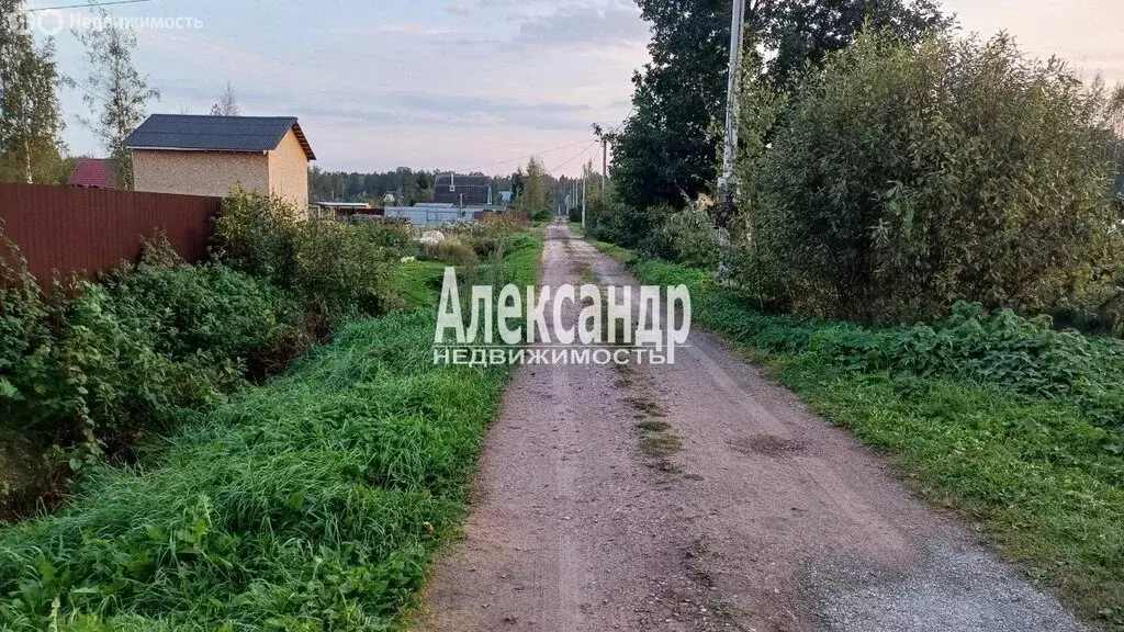 Участок в Кировский район, городской посёлок Приладожский (5.73 м) - Фото 1