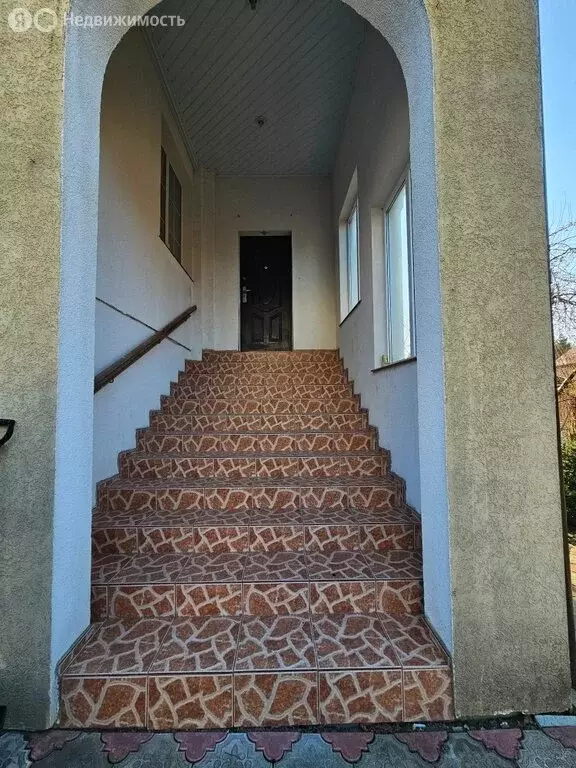 Дом в посёлок Прибрежное, 1-й Берёзовый переулок, 1 (311 м) - Фото 0
