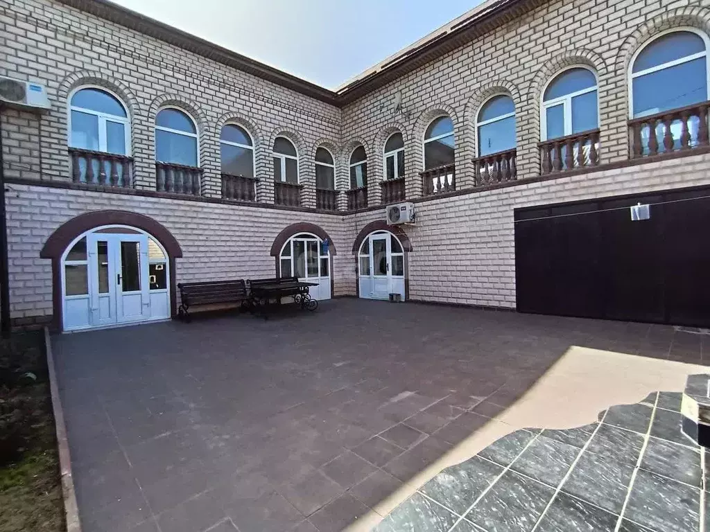 Дом в Дагестан, Каспийск ул. Калинина (340 м) - Фото 1