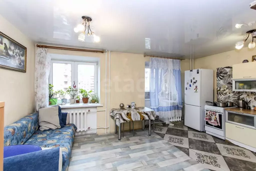 3-к кв. Тюменская область, Тюмень Мелиораторов мкр, ул. Голышева, 4 ... - Фото 1