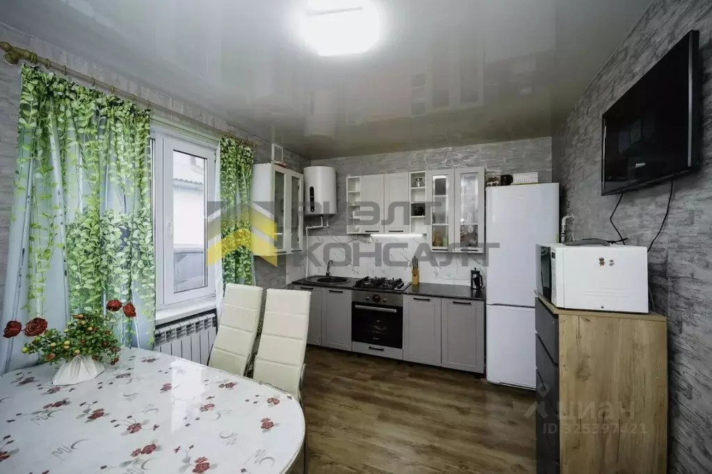 Дом в Омская область, Таврическое рп ул. Садовая, 48 (116 м) - Фото 2