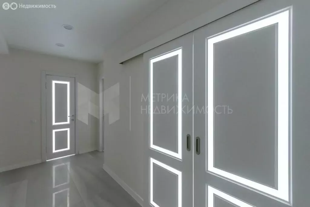 3-комнатная квартира: Тюмень, улица Прокопия Артамонова, 9 (75 м) - Фото 1