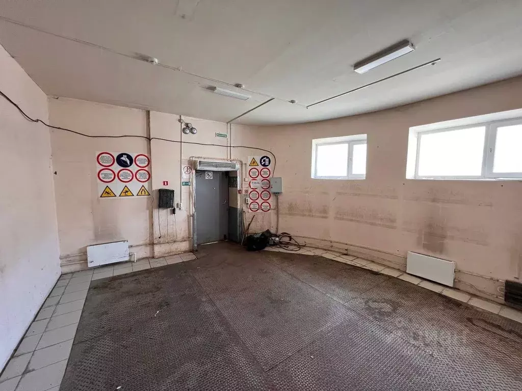 Торговая площадь в Татарстан, Азнакаево ул. Хасанова, 2 (393 м) - Фото 1