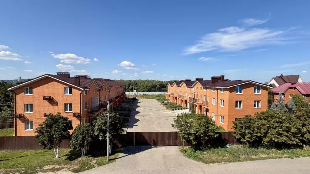 Таунхаус в Саратовская область, Энгельс ул. 2-я Пономаревская (242 м) - Фото 1