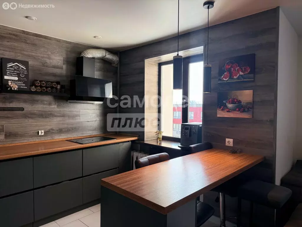 4-комнатная квартира: Киров, улица Защитников Отечества, 141 (76 м) - Фото 1