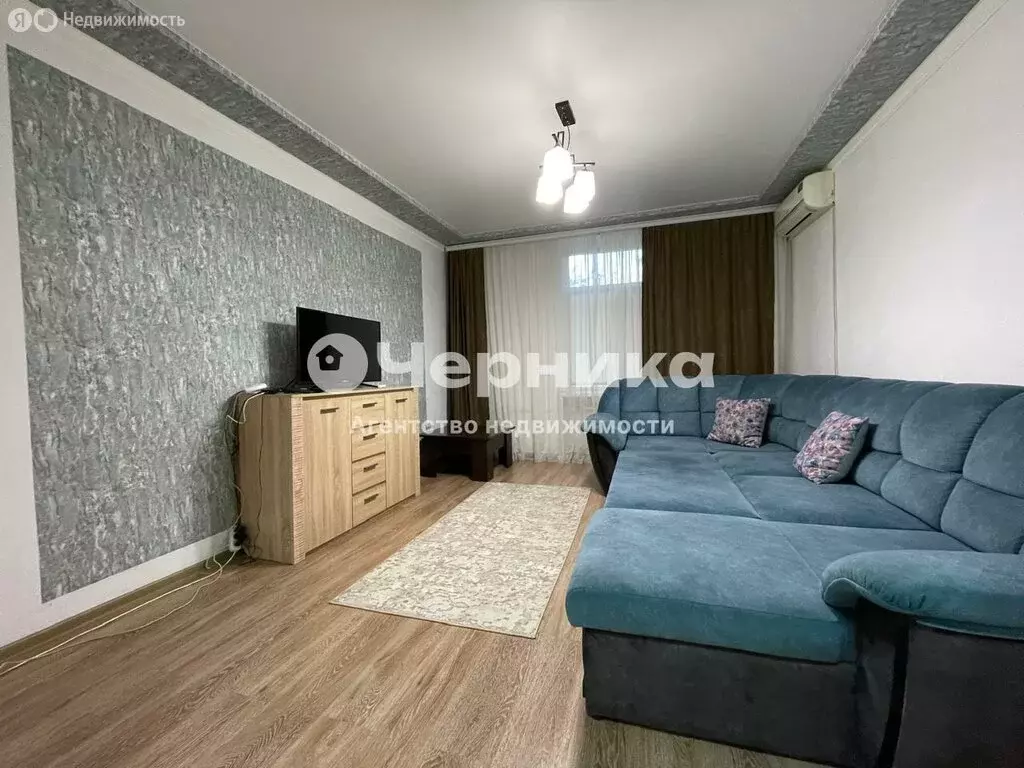2-комнатная квартира: Каменск-Шахтинский, улица Ворошилова, 8А (53 м) - Фото 0