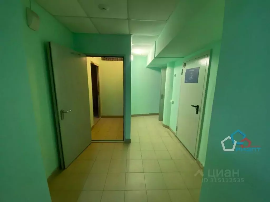Помещение свободного назначения в Омская область, Омск ул. Химиков, 8 ... - Фото 1