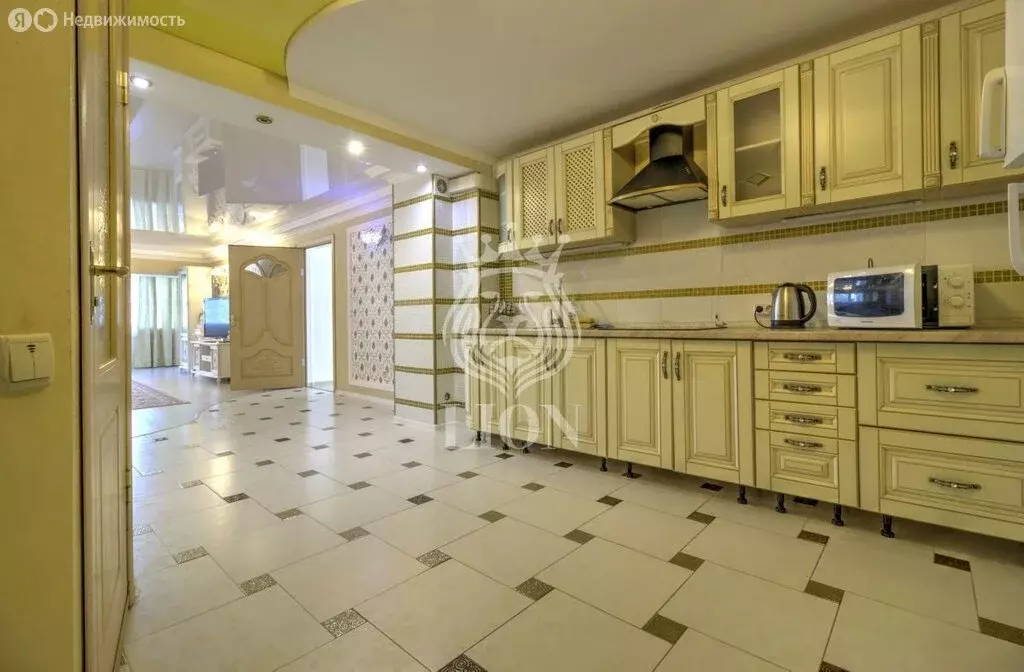 3-комнатная квартира: Алушта, Чатырдагская улица, 1А (114.5 м) - Фото 1