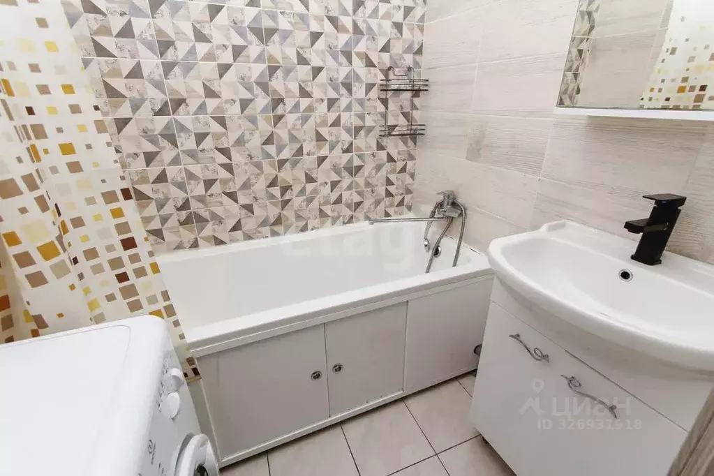 2-к кв. Тюменская область, Тюмень ул. Клары Цеткин, 7 (49.3 м) - Фото 1