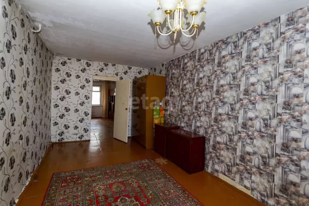 3-к кв. Кемеровская область, Новокузнецк ул. 40 лет Победы, 7 (69.9 м) - Фото 0