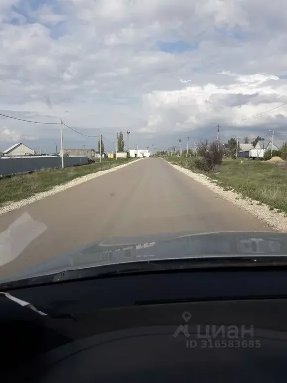 Участок в Волгоградская область, Волжский пос. Краснооктябрьский, ул. ... - Фото 1