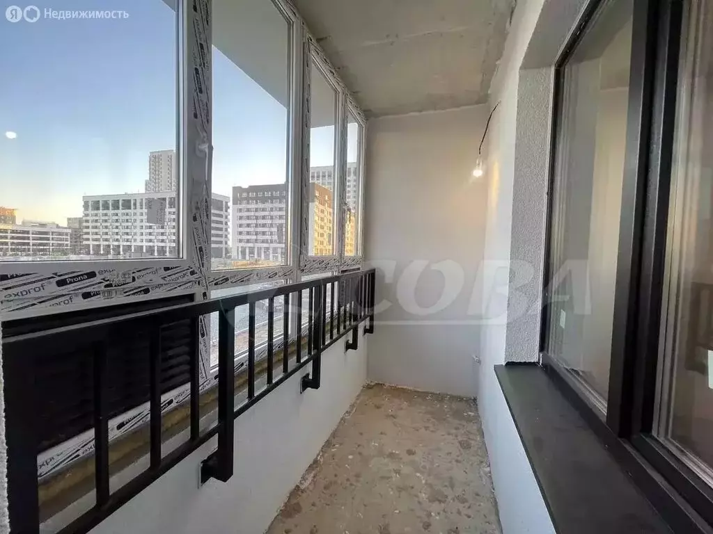 2-комнатная квартира: Тюмень, улица Василия Малкова, 7 (57.6 м) - Фото 1
