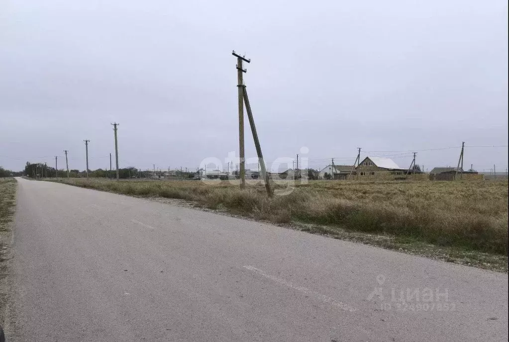 Участок в Крым, Черноморский район, Медведевское с/пос, с. Медведево ... - Фото 1