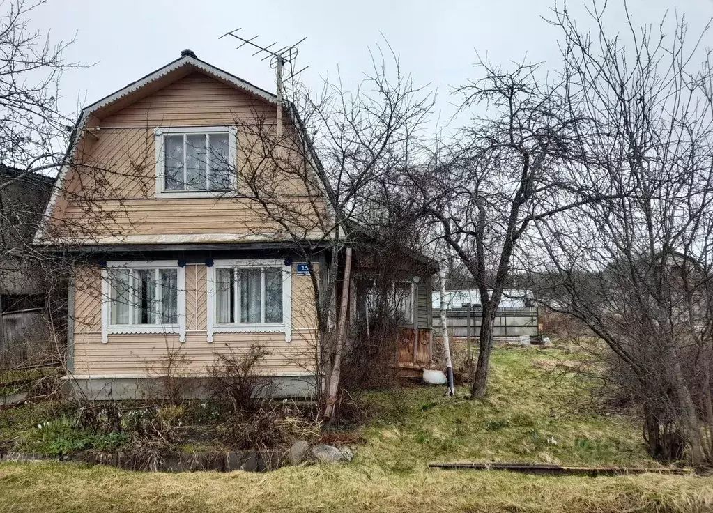 Дом в Ленинградская область, Бокситогорск 28-й кв-л, 15 (50 м) - Фото 1